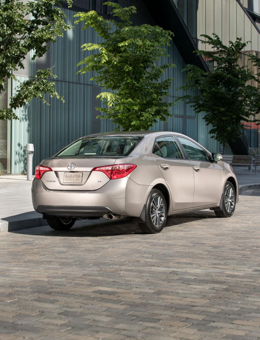  Toyota Corolla LE 2016 года  (US) (фото 10 из 17)